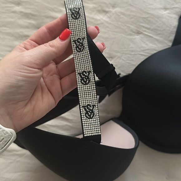 Victorias Secret very sexy rhinestone push up bra - Picture 2 of 4